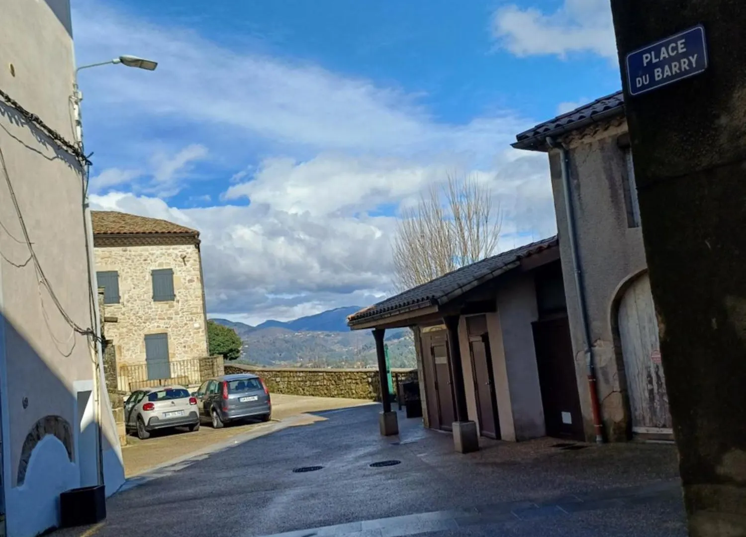 Logement En Rez-De-Chaussee 欧布纳
