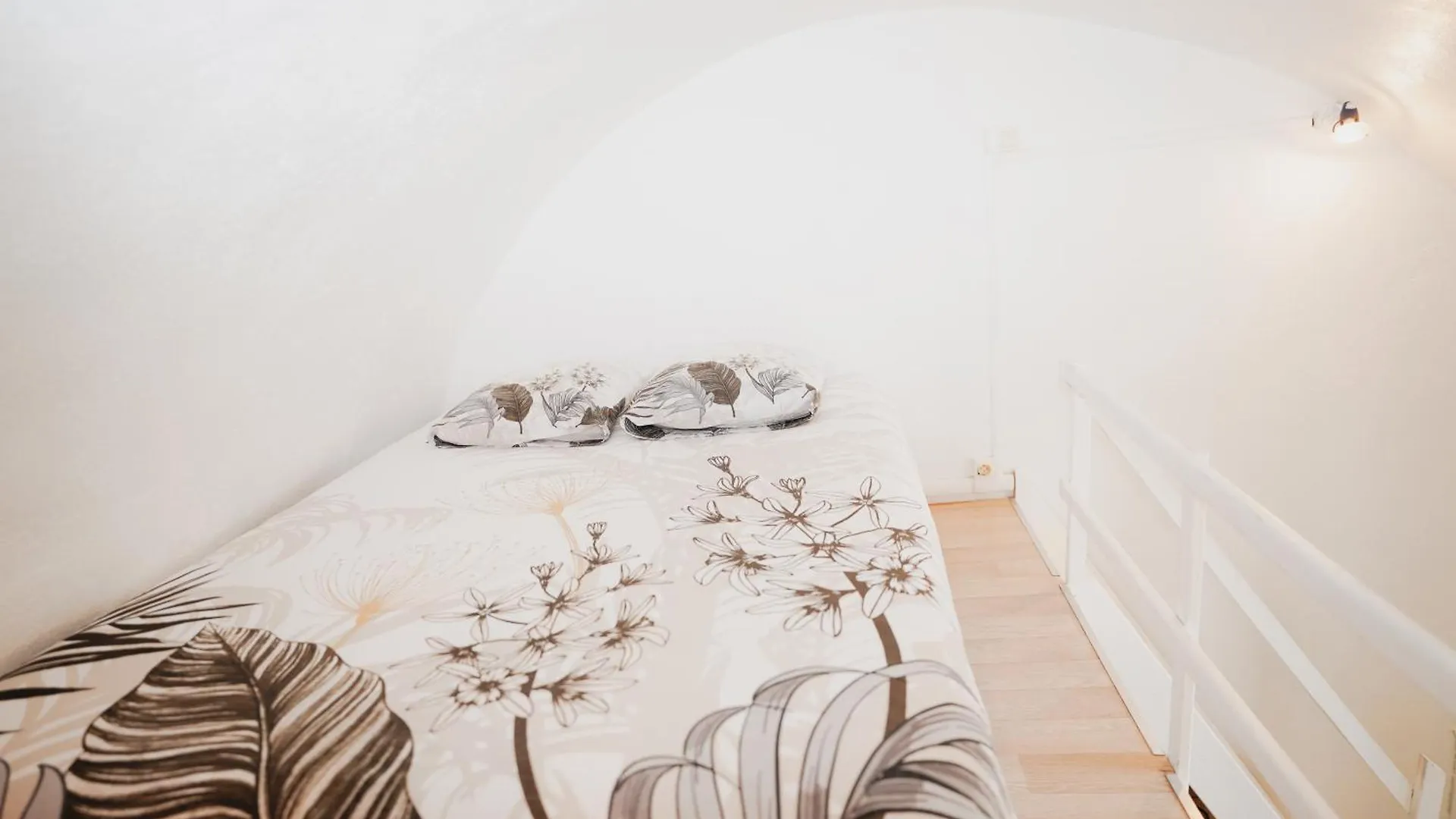 Logement En Rez-De-Chaussee 欧布纳 0*,  法国